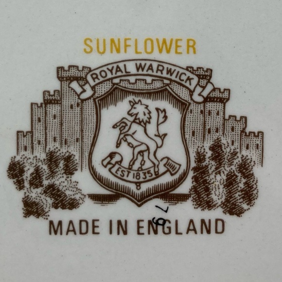 Five Royal Warwick Sunflower 10” dinner plates England sunflower print on white - Picture 3 of 8